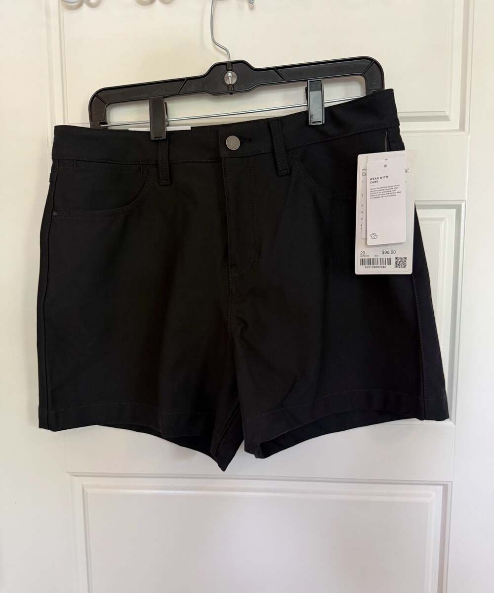Lululemon EasyFive Mid-Rise 4.5" Short in Black